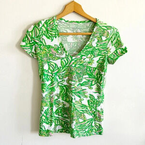Lilly Pulitzer green/pink leaf print v-neck 100% cotton t-shirt size XS